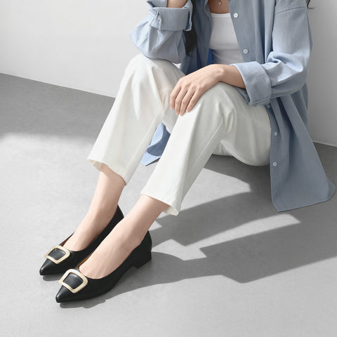 2025AW：ポインテッドトゥ バックル付き フラットシューズ（4785）ブラック/mamian（マミアン）