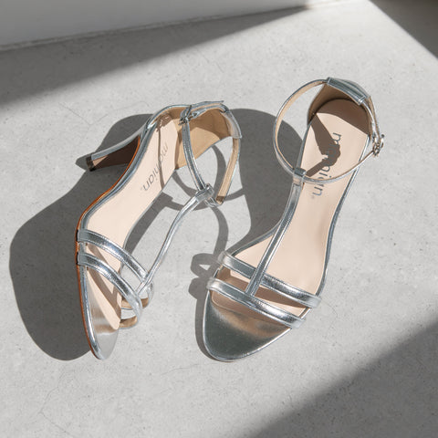 25% 折扣：2024SS：T 型帶簡約涼鞋 (724) 銀色