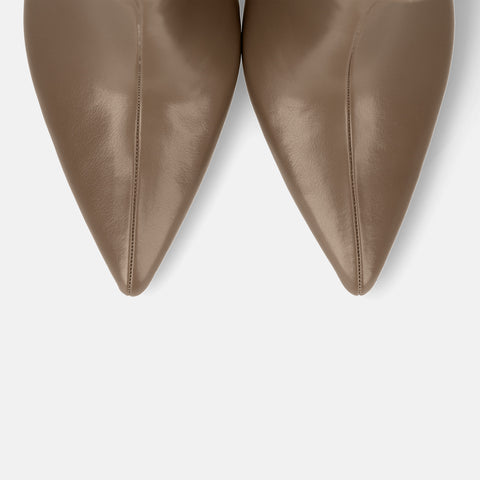 2025AW：ポインテッドトゥ ショートブーツ（m81006）ダークグレージュ/mamian（マミアン）