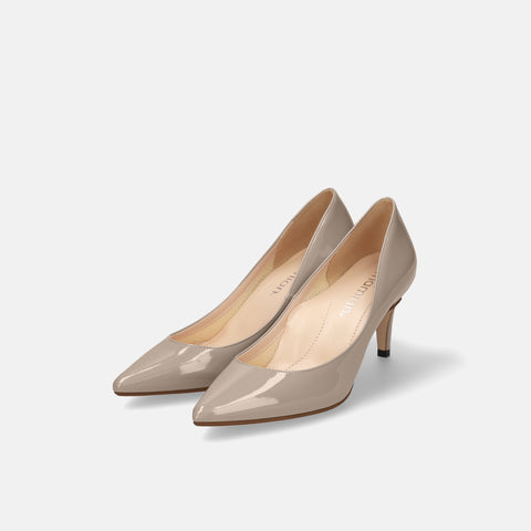 2024AW：iCoN 顏色：尖頭琺瑯高跟鞋 (C76531) Greige E