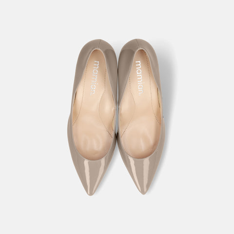 2024AW：iCoN 顏色：尖頭琺瑯高跟鞋 (C76531) Greige E