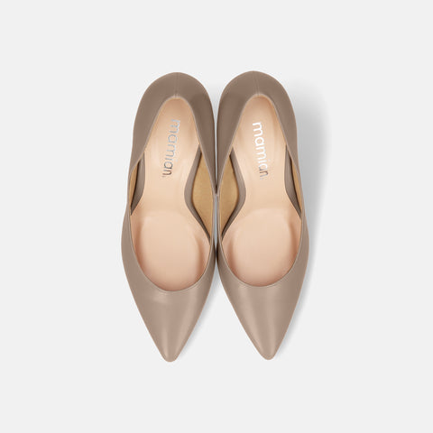 2026SS：ポインテッドトゥ パンプス（m81001）グレージュ/mamian（マミアン）